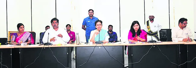 రుణాల రికవరీలో ముందుండాలి