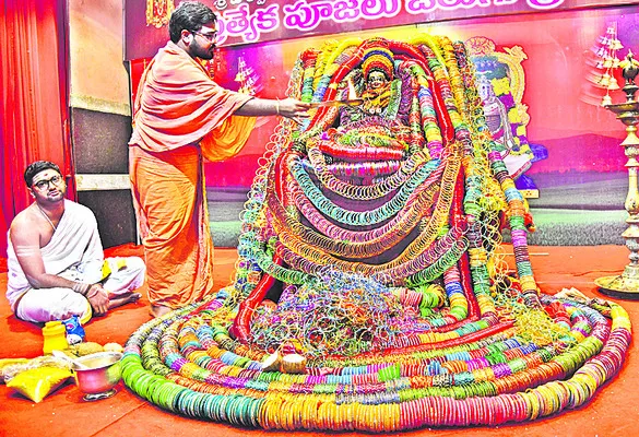 ముగ్దమనోహరంగా దుర్గమ్మ 