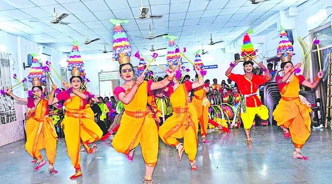 యువత నైపుణ్యాలకు పదును పెట్టాలి