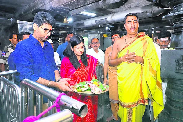 జిల్లాను ప్రథమ స్థానంలో నిలపాలి