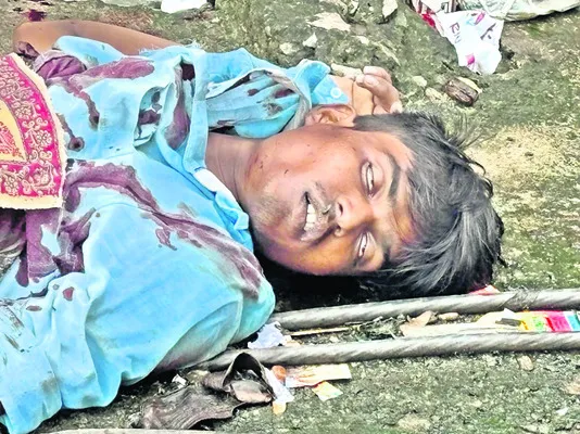 రైలు కింద పడి గుర్తు తెలియని వ్యక్తి ఆత్మహత్య