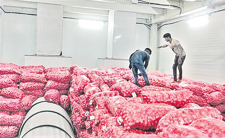 Enthusiasts have not come forward to set up new cold storage facilities