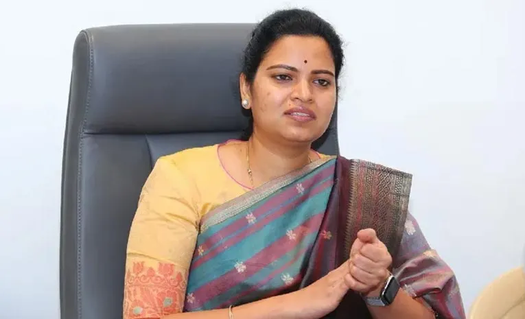 ప్రజల ప్రాణాలను ప్రమాదంలో పడేసినట్లే.. బాబు సర్కార్పై విడదల రజిని ట్వీట్