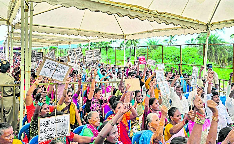 మత్స్యకారులతో కలెక్టర్ చర్చలు విఫలం