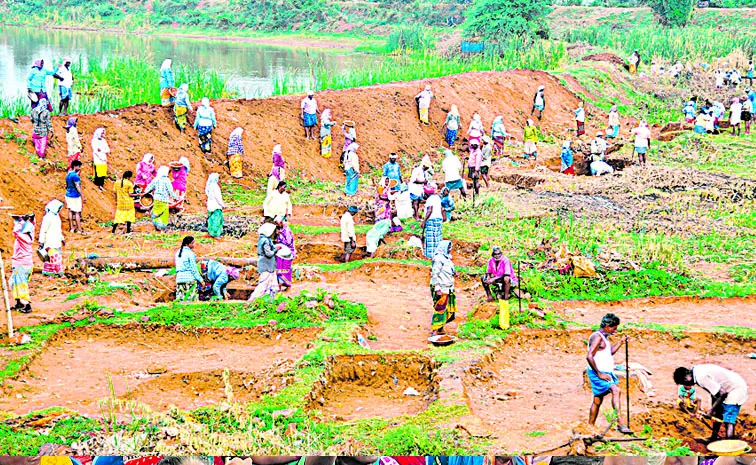 ‘ఉపాధి’లో అవినీతి కంపు