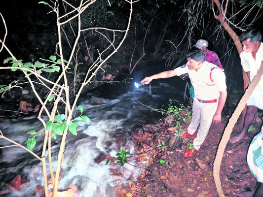 తెలుగుగంగ ప్రధాన కాలువకు గండి?