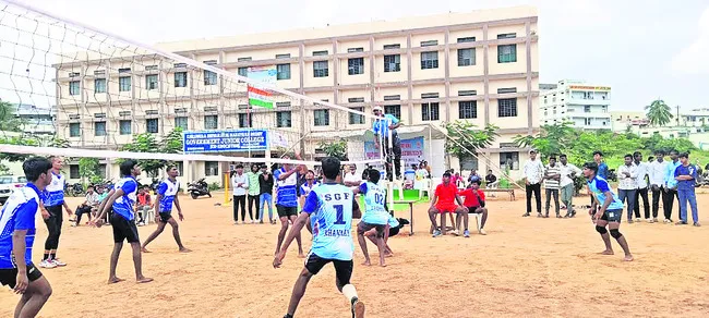 రాష్ట్రస్థాయి వాలీబాల్ పోటీలు ప్రారంభం