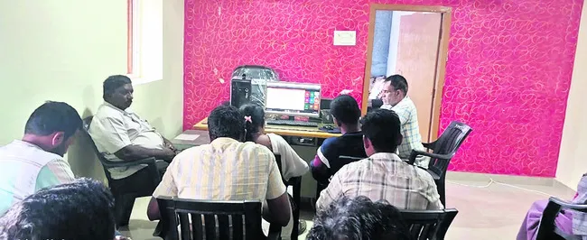 ఫిర్యాదులపై నిర్లక్ష్యం వహిస్తే చర్యలు