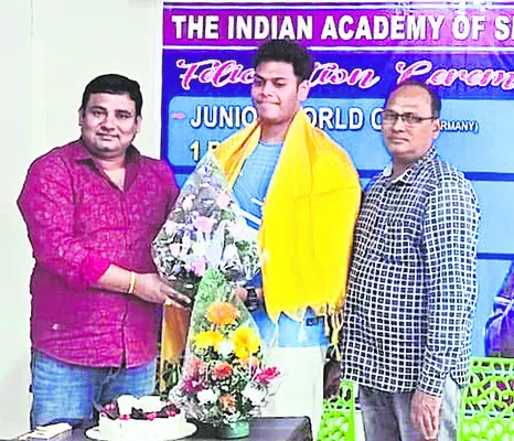 షూటర్ ముఖేష్కు ఘన సన్మానం