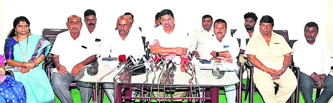 అర్బన్బ్యాంక్పై జెండా ఎగురవేస్తాం