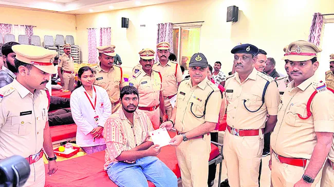 ‘ప్రజల భద్రత కోసమే పోలీసులు’