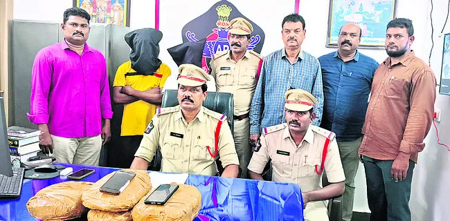 ఆరు కిలోల గంజాయి స్వాధీనం 