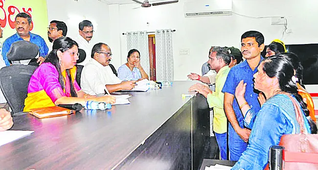 ఎస్సీ, ఎస్టీల ప్రత్యేక పీజీఆర్‌ఎస్‌కు 22 అర్జీలు 