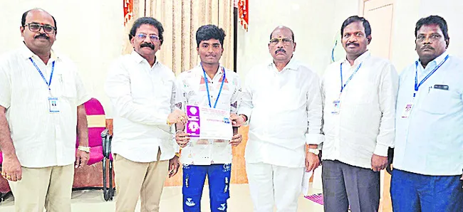 జాతీయ డాడ్జిబాల్‌ పోటీలకు ఎస్‌ఎస్‌ అండ్‌ ఎన్‌ విద్యార్థి ఎంపిక 