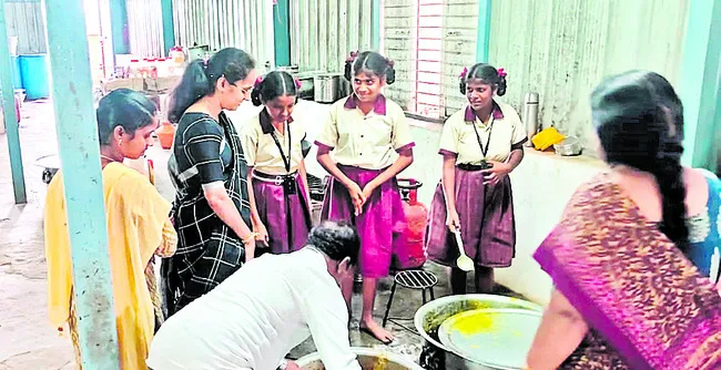 సమస్యలు పరిష్కరించాలి