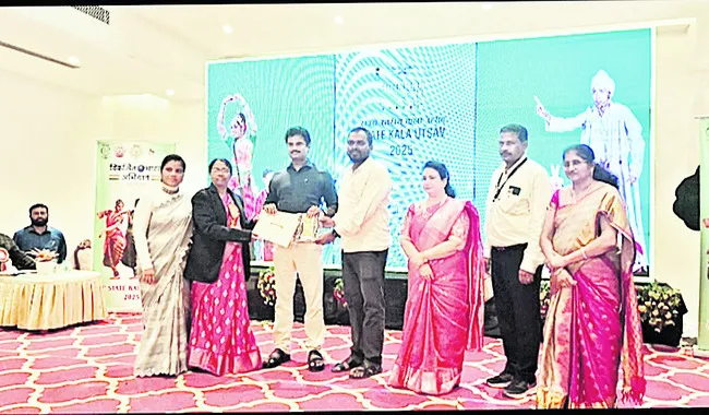 జాతీయ స్థాయి పోటీలకు ఇద్దరు ఉపాధ్యాయులు