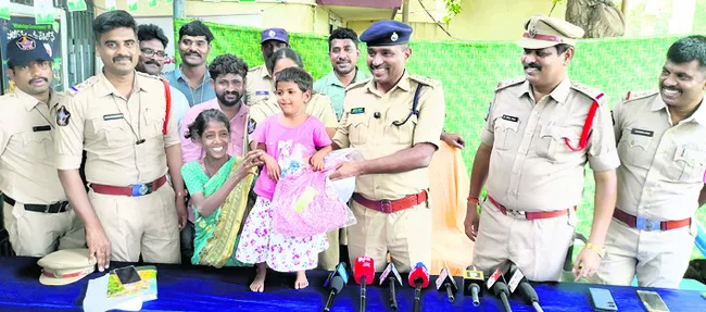 సాంకేతికతతో చిన్నారి ఆచూకీ లభ్యం 