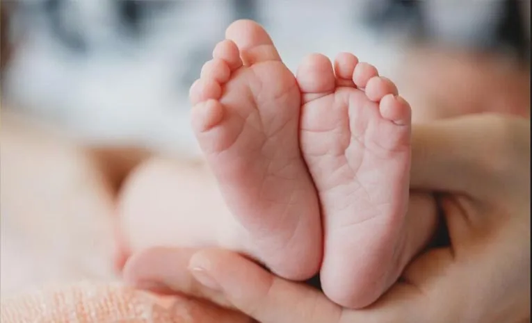 పదహారేళ్లకే ప్రసవం