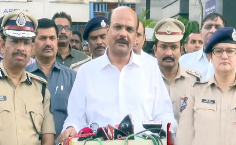 చాదర్ఘాట్ ఘటన.. డీసీపీ చైతన్యను పరామర్శించిన డీజీపీ, సీపీ