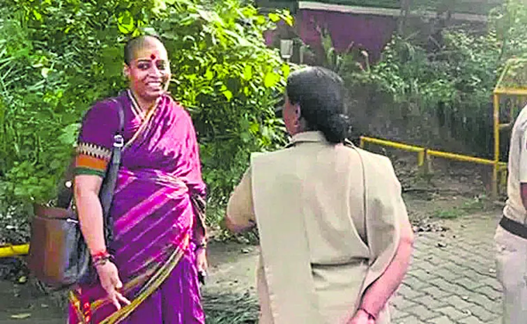ఢిల్లీలో రేవంత్ ఇంట్లోకి మహిళా అధికారికి నో ఎంట్రీ
