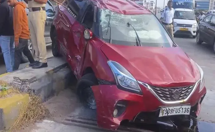 జేఎన్టీయూ ఫ్లై ఓవర్పై కారు బీభత్సం