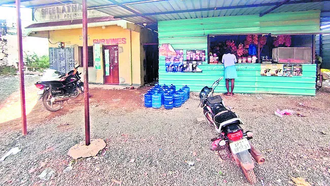 అడుగడ
