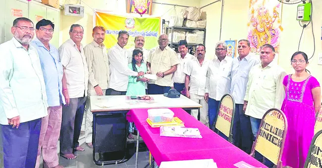 విద్యతోనే సమాజ వృద్ధి