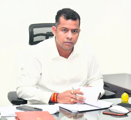 వణికిస్తున్న మోంథా తుపాను