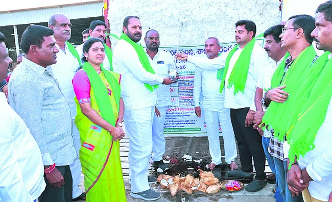 సీసీఐ కేంద్రాల్లోనే పత్తికి మద్దతు