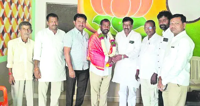 కేంద్ర ప్రభుత్వ పథకాలను ప్రజలకు వివరించాలి 