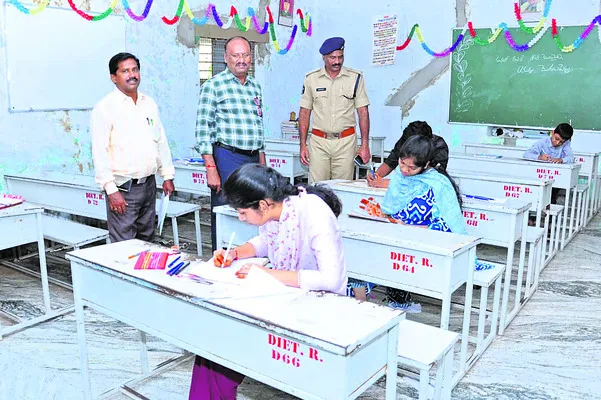 సమాజంలో పోలీసుల పాత్ర చాలా గొప్పది