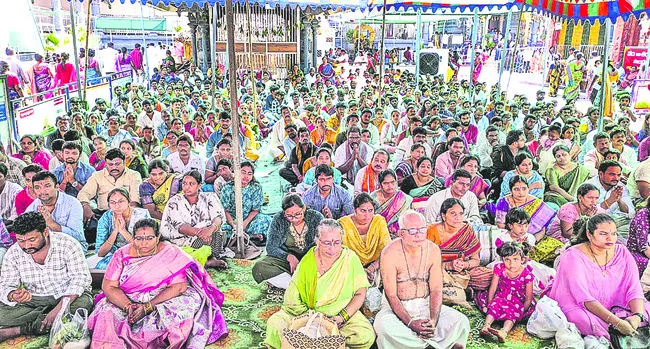 వాడపల్లి క్షేత్రంలో భక్తుల కిటకిట