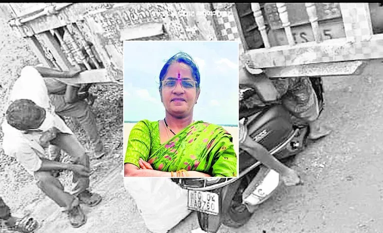 కుక్కలను తప్పించబోయి లారీ కిందికి..