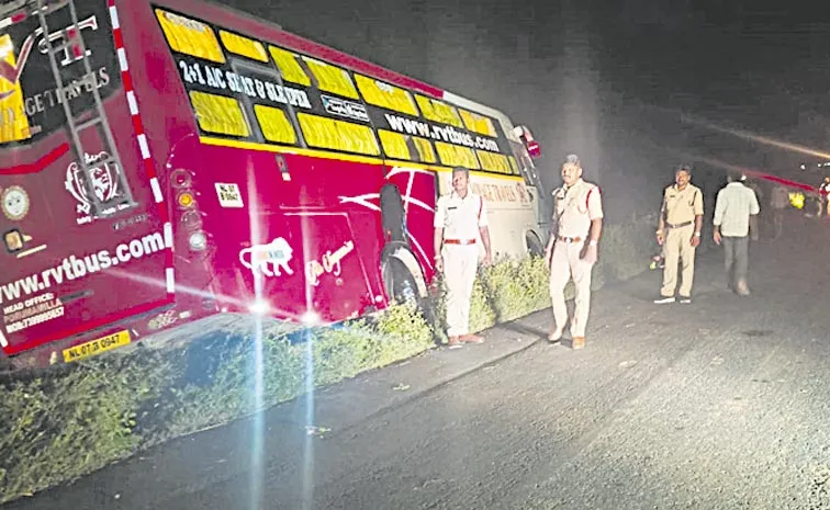Private bus plunges into fields in Prakash district