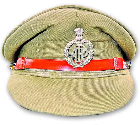 గాడి తప్పిన.. ఖాకీ