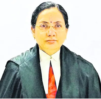 తుపాన్ నేపథ్యంలో  అప్రమత్తంగా ఉండాలి