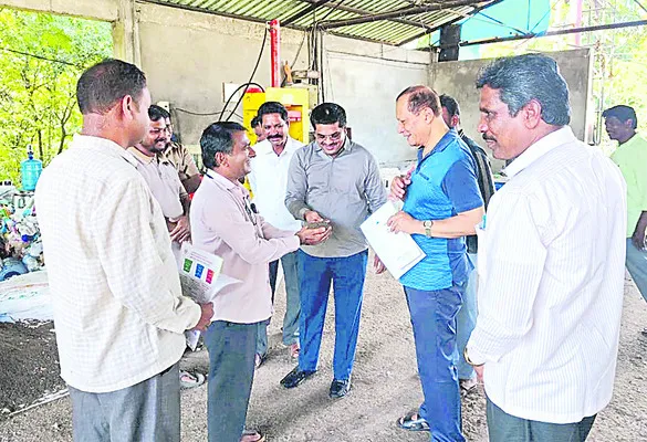 ప్లాస్టిక్‌ వాడకాన్ని పూర్తిగా నిషేధించాలి 