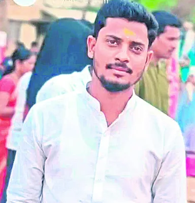 బైక్‌ను ఢీకొన్న బస్సు 