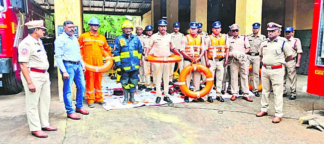 రెస్క్యూ ఆపరేషన్లకు సిద్ధం