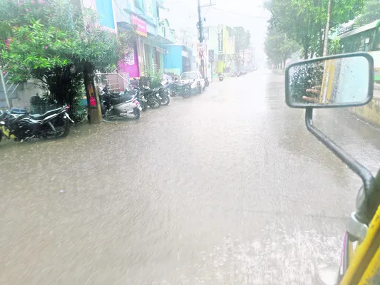 ముసురుకున్న ‘మోంథా’ మేఘం