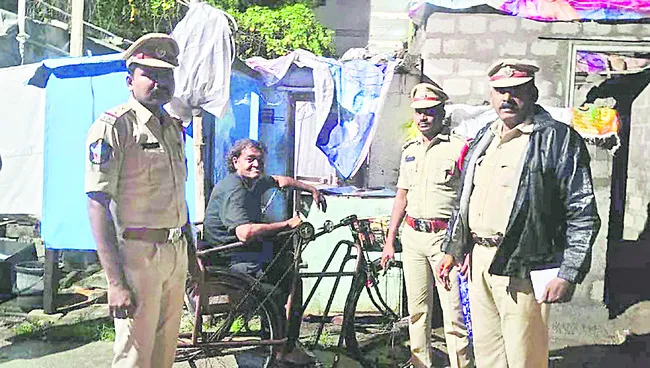 పునరావాస కేంద్రానికి తరలింపు 