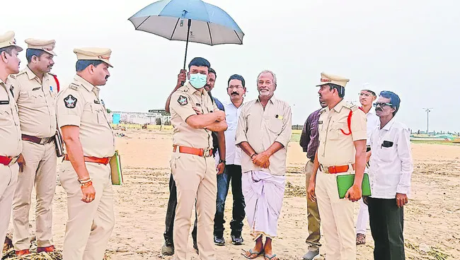 తుఫాన్ను ఎదుర్కొనేందుకు పోలీసులు సిద్ధం