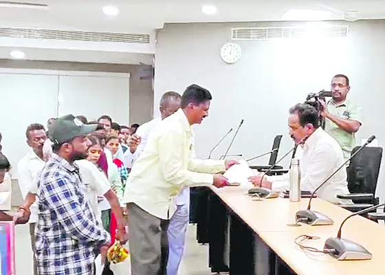 అర్జీలు పెండింగ్లో ఉంచొద్దు