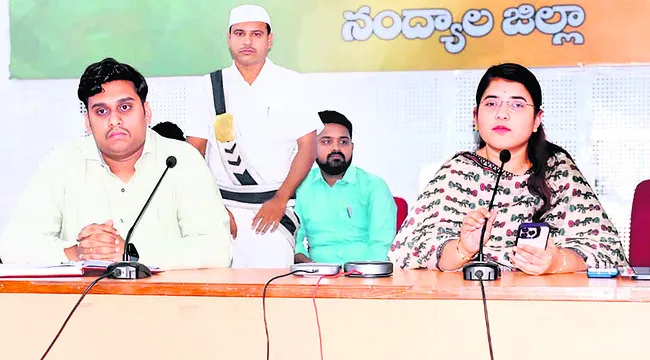 భారీ వర్షాలతో అప్రమత్తంగా ఉండాలి