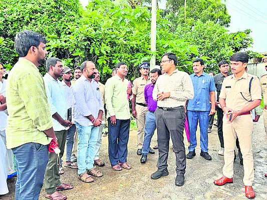 తుఫాన్ పునరావాస కేంద్రం పరిశీలన