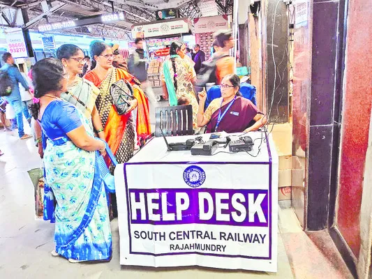 తుపాను నేపథ్యంలో పలు రైళ్ల రద్దు