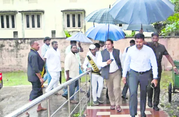 పునరావాసాలకు తరలింపులో అలసత్వం వద్దు