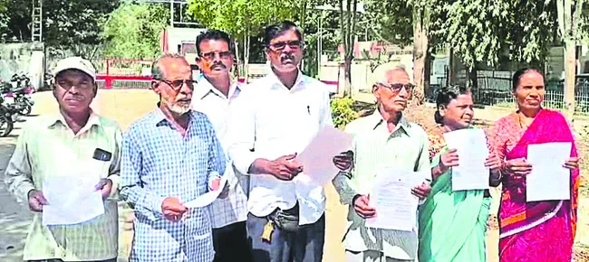 కార్మికులకు గ్రాట్యుటీ చెల్లించాలి