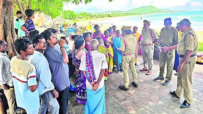 రుషికొండలో డీఐజీ పర్యటన