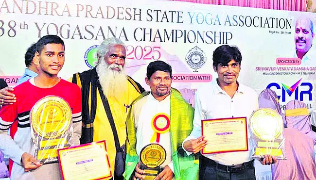 రాష్ట్రస్థాయి యోగా పోటీల్లో ప్రతిభ